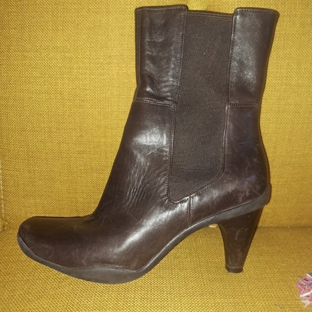 Kenneth Cole Reaction Love Buzz Brown Leather Chelsea Booties Size 7.5 M